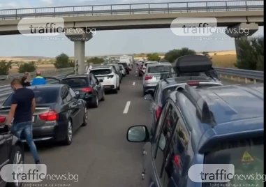 Огромна тапа на АМ Тракия преди Бургас, движението е блокирано