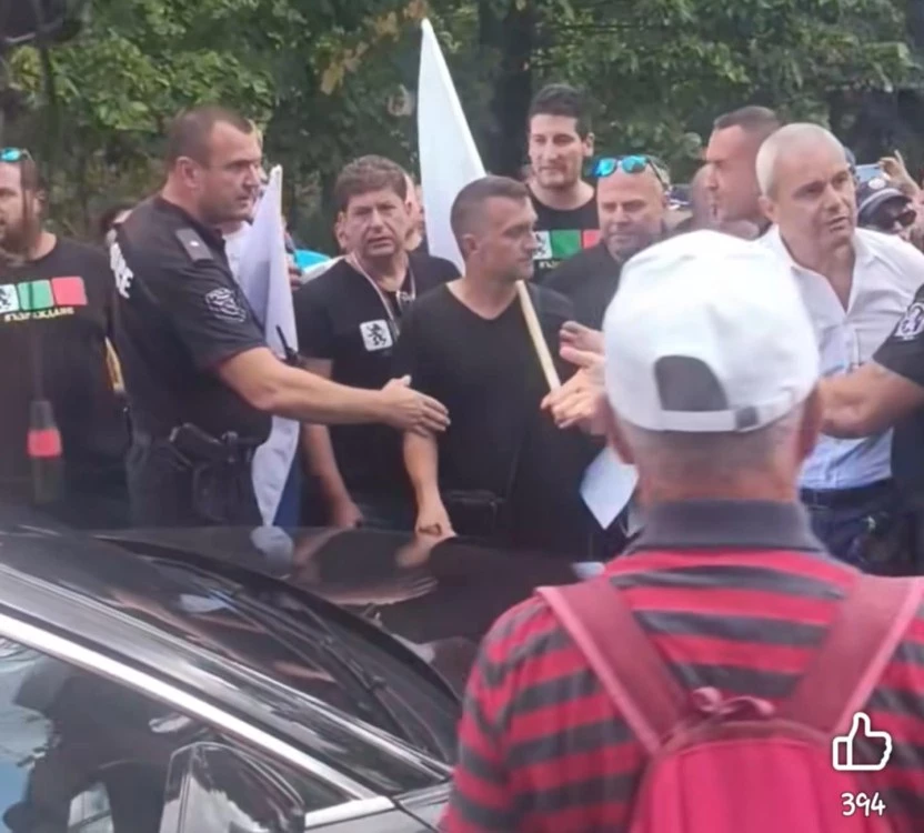 Две от парламентарните партии у нас – Възраждане и Величие,