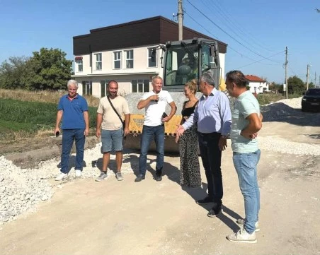 Строителните дейности по подмяна на водопроводната мрежа в Костиево са в ход