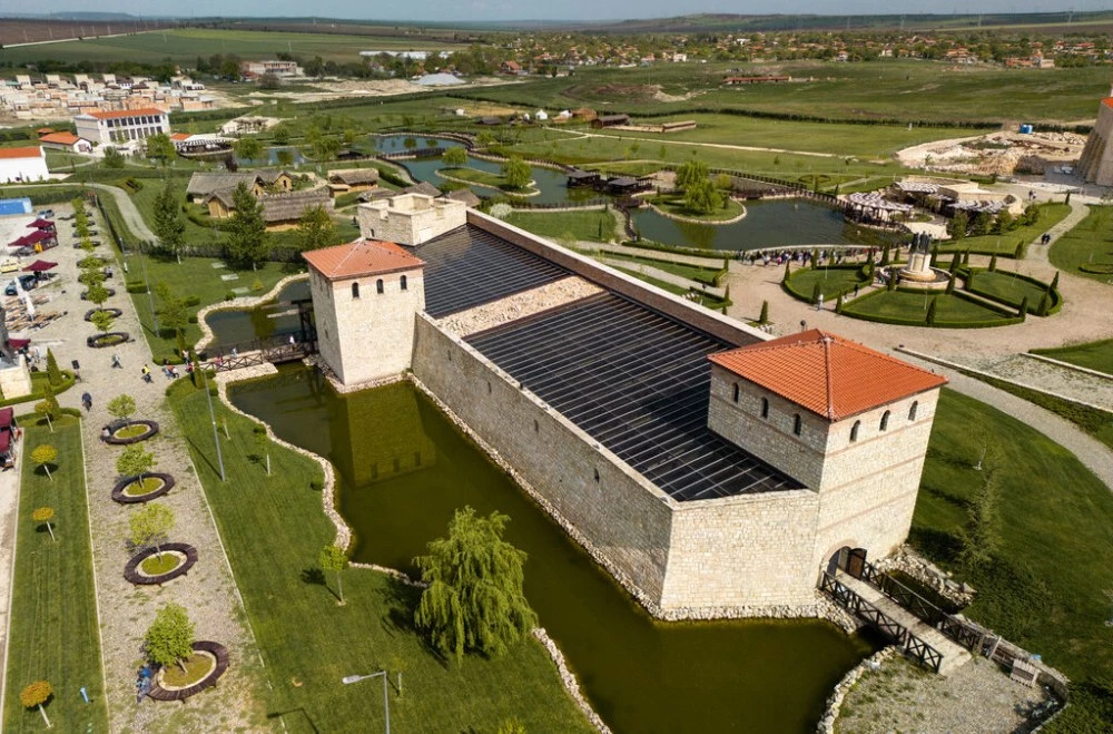 Фирми, свързани с Ивелин Михайлов, са натрупали запори за над 2 млн. лв.
