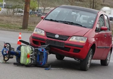 Жена на 66 години управлявала електрическа триколка е пострадала при