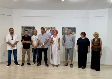 Откриха изложба с рисунки голям формат от Международния пленер „Диалог