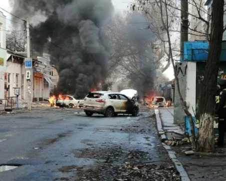 Експлозии и въздушна тревога в цяла Украйна
