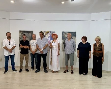 Откриха изложба с рисунки голям формат от Международния пленер „Диалог