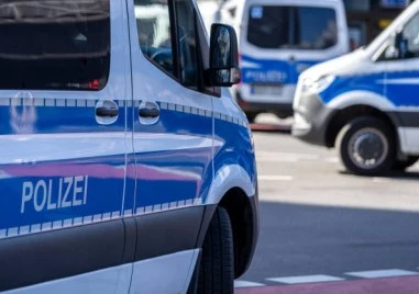 Автомобил се вряза в група хора в Берлин, сред пострадалите - много деца