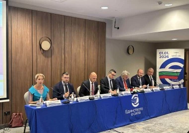 Четирима министри в Пловдив: Няма страшно за еврото, обещаха стабилност и по-добри доходи