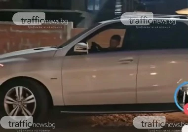 Скандални кадри: Невръстно дете подкара луксозен джип с пазарджишка регистрация ВИДЕО