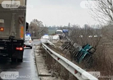 Временно се затваря за движение и в двете посоки пътят