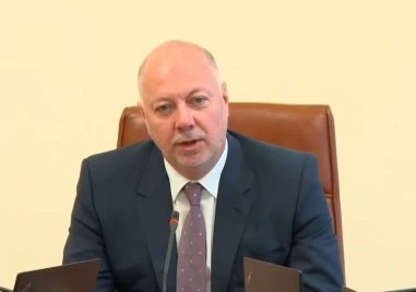 Желязков: Тече хибридна информационна атака на опозицията по темата със самолета на Фон дер Лайен