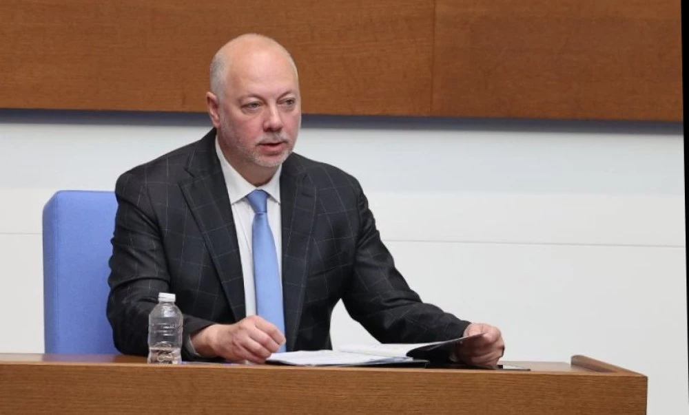 Изслушаха Росен Желязков заради проблема със самолета на Фон дер Лайен