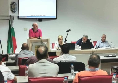 До месец премахват конфискуваните коли от центъра на Труд
