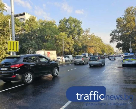 Първите автомобили вече преминаха по обновената отсечка на бул. „Васил Априлов