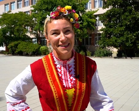Учители от пловдивска гимназия заснеха видеоклип за началото на учебната година