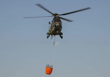 Хеликоптер Ми-17 се включва да гаси огнената стихия в Национален парк Рила