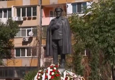 Откриха паметник на генерал Владимир Вазов в София