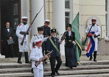 Съединението е факт! Стотици пловдивчани наблюдаваха възстановката на събитията