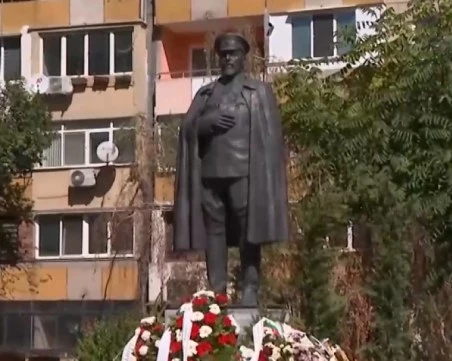 Откриха паметник на генерал Владимир Вазов в София
