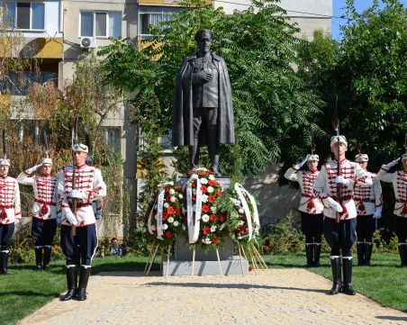 Откриха паметник на генерал Владимир Вазов в София