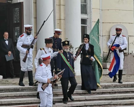 Съединението е факт! Стотици пловдивчани наблюдаваха възстановката на събитията