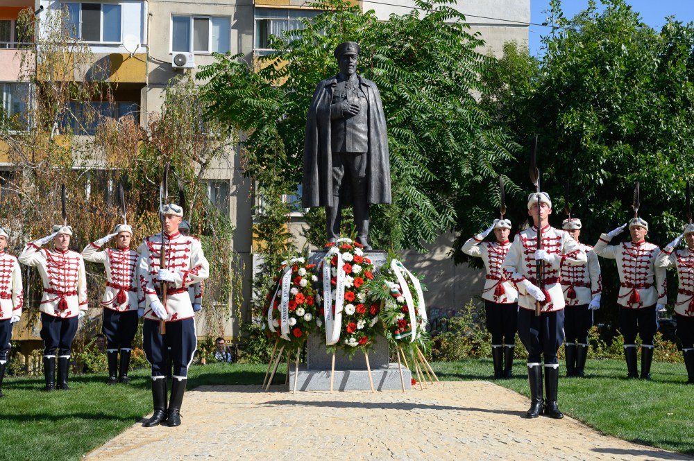 Откриха паметник на генерал Владимир Вазов в София