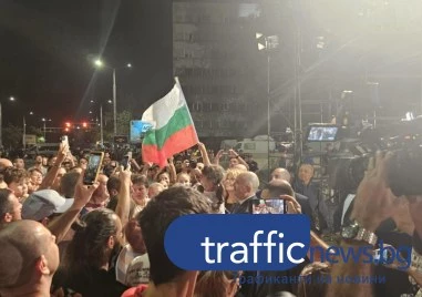 Диверсия: Радевите хора събраха агитка да освирква правителството, докато те „чакат провокатори