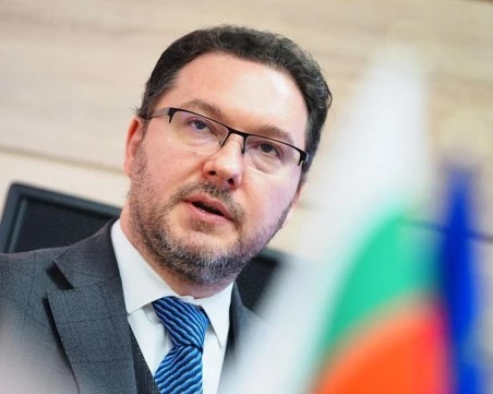 Митов: Румен Радев е разединител