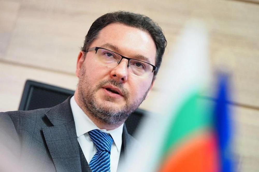 Митов: Румен Радев е разединител