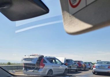 Верижна катастрофа затруднява движението по АМ Тракия към София съобщиха