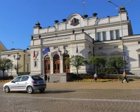 Ремонтират основно старата сграда на парламента
