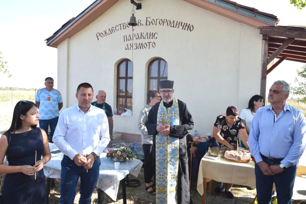 Маноле и Крислово отбелязаха своите традиционни празници за Рождество на Пресвета Богородица