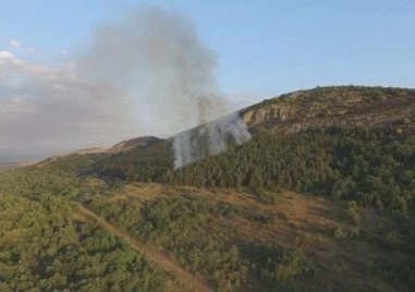 Пожарът в Национален парк „Рила е ограничен от всички страни