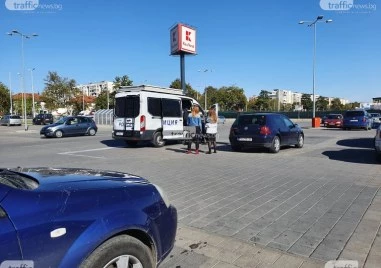 Гол до кръста хулиган нападна служители и клиенти на голям магазин в Пловдив
