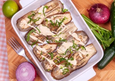 Вкусна рецепта за печени патладжани с таханов сос