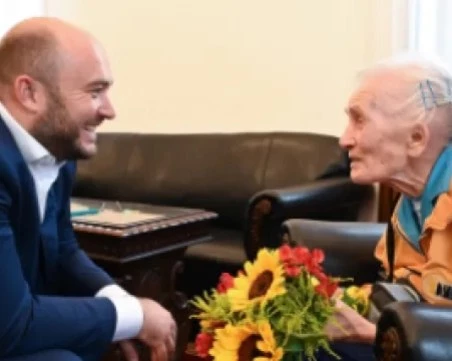 Баба Янка ще има покрив над главата си, ВКС отмени арбитражното решение за запор на дома й
