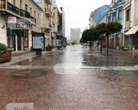 Облачно и дъждовно време в Пловдив днес
