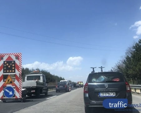 Ремонтират аварийна лента от АМ 
