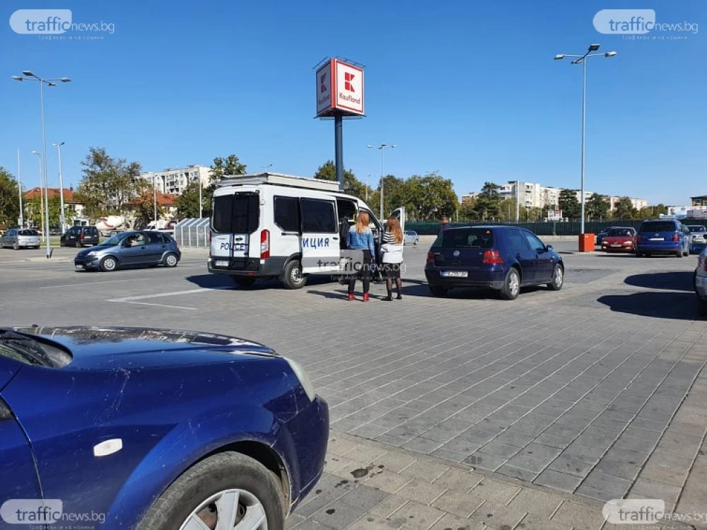 Гол до кръста хулиган нападна служители и клиенти на голям магазин в Пловдив