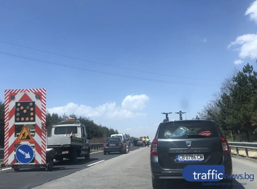 Ремонтират аварийна лента от АМ 