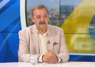 Проф. Кантарджиев: Бременните да се пазят като писани яйца, особено от кашлящи свекърви