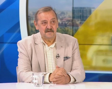 Проф. Кантарджиев: Бременните да се пазят като писани яйца, особено от кашлящи свекърви
