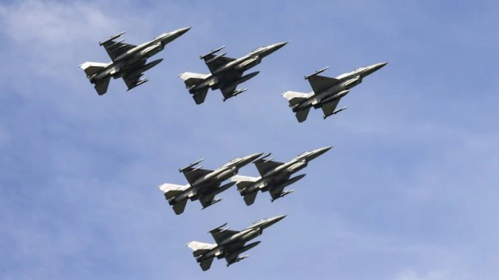 Полша вдигна бойни самолети за превантивна операция