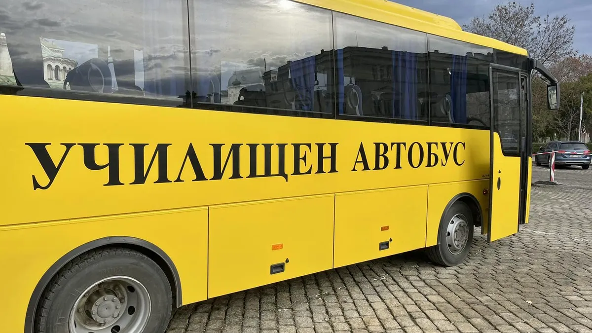 Проверяват училищните автобуси
