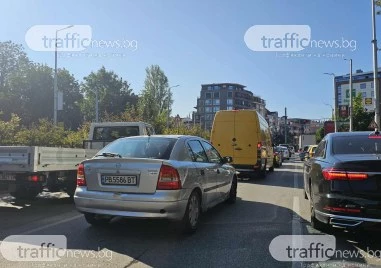 Кошмарни задръствания в Пловдив в първия учебен ден СНИМКИ