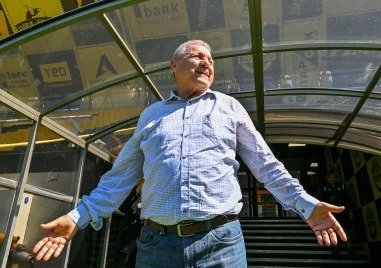 Легендата Петър Зехтински - Зико празнува 70-годишен юбилей