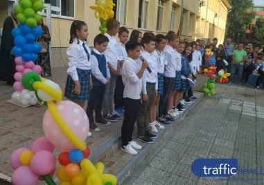 Новата учебна година започна за над 716 000 ученици в страната