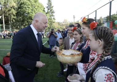 Премиерът Желязков: Училището е онзи храм, за който държавата полага най-голяма грижа