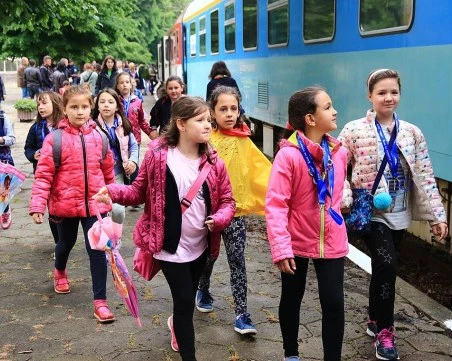 БДЖ предоставя намаления за ученици и студенти при пътуване с влак