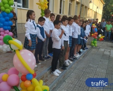 Новата учебна година започна за над 716 000 ученици в страната