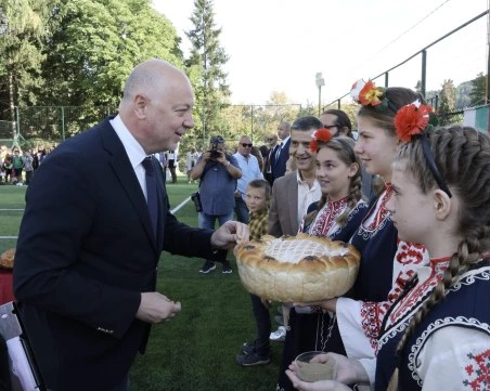 Премиерът Желязков: Училището е онзи храм, за който държавата полага най-голяма грижа