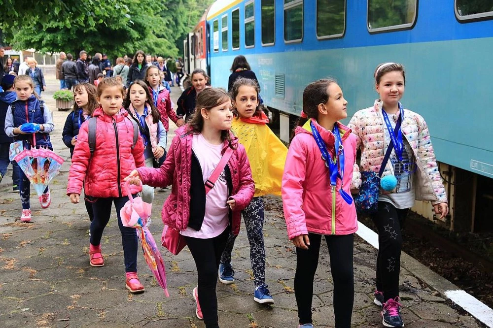 БДЖ предоставя намаления за ученици и студенти при пътуване с влак